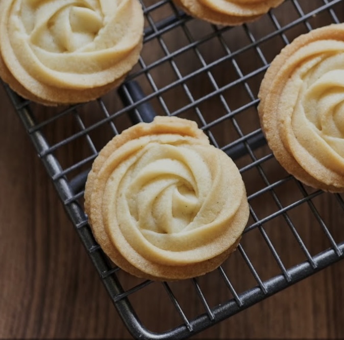 butter cookies piped shortbread spritz cookies cookie recipes